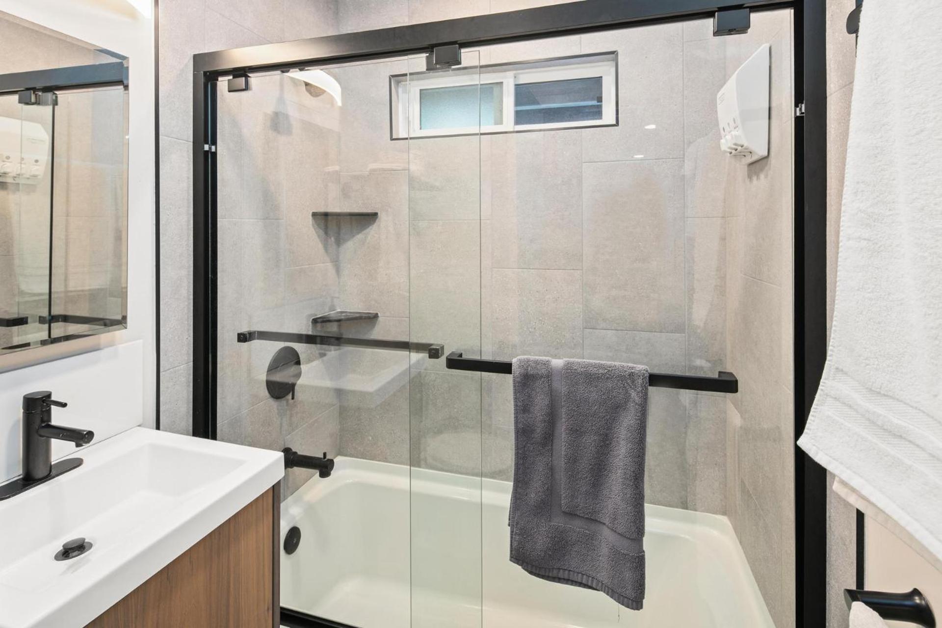 Modern 1 Bedroom 2 Blocks 2 San Diego