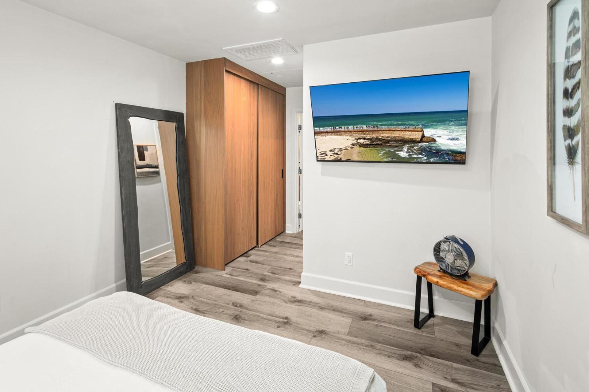 Modern 1 Bedroom 2 Blocks 2