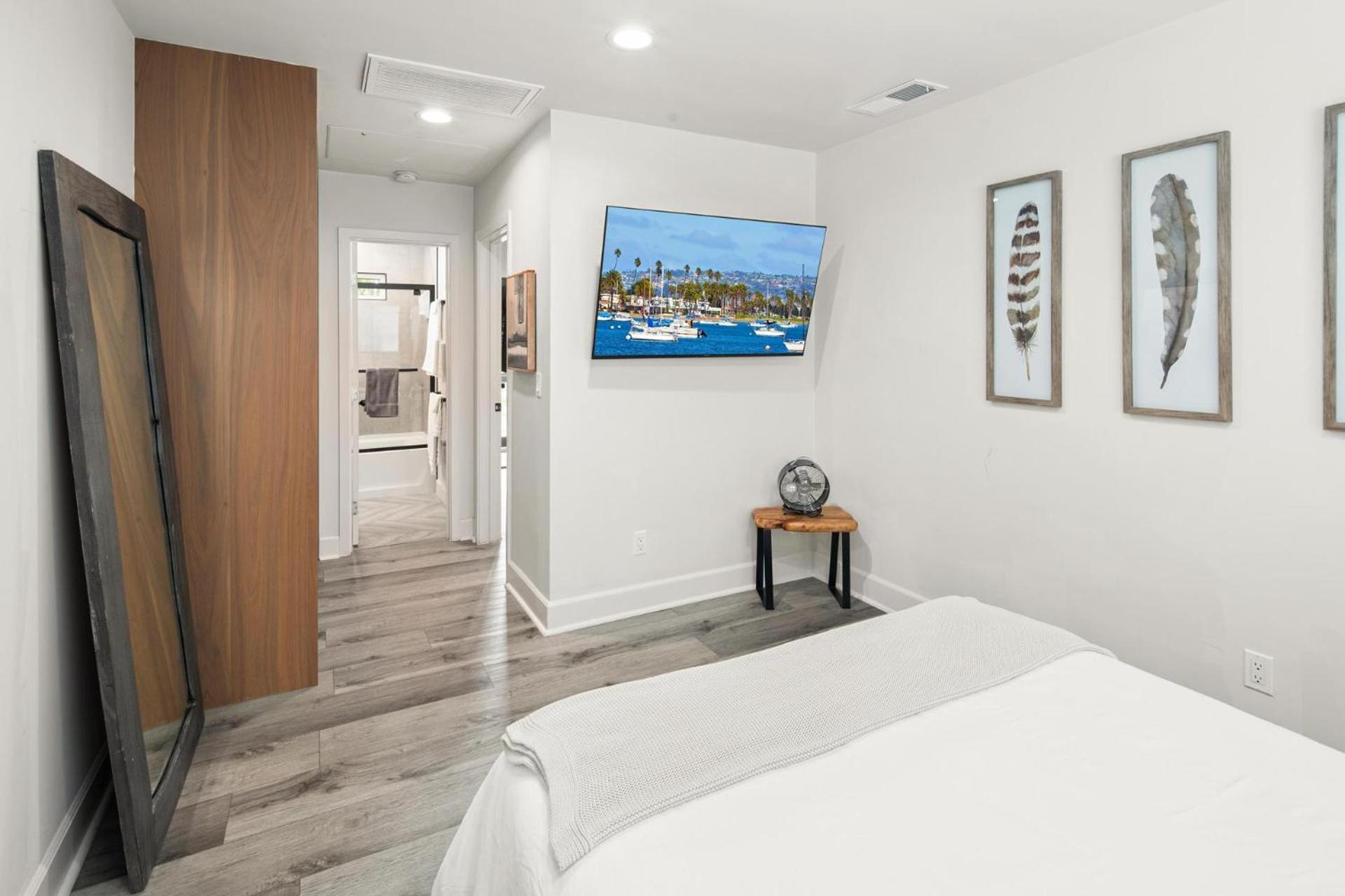 Modern 1 Bedroom 2 Blocks 2 * San Diego