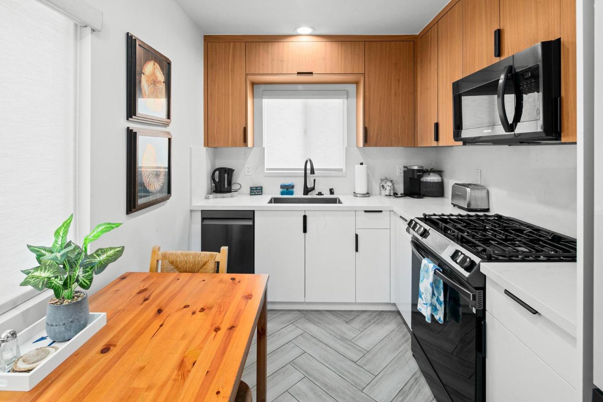 Modern 1 Bedroom 2 Blocks 2 San Diego