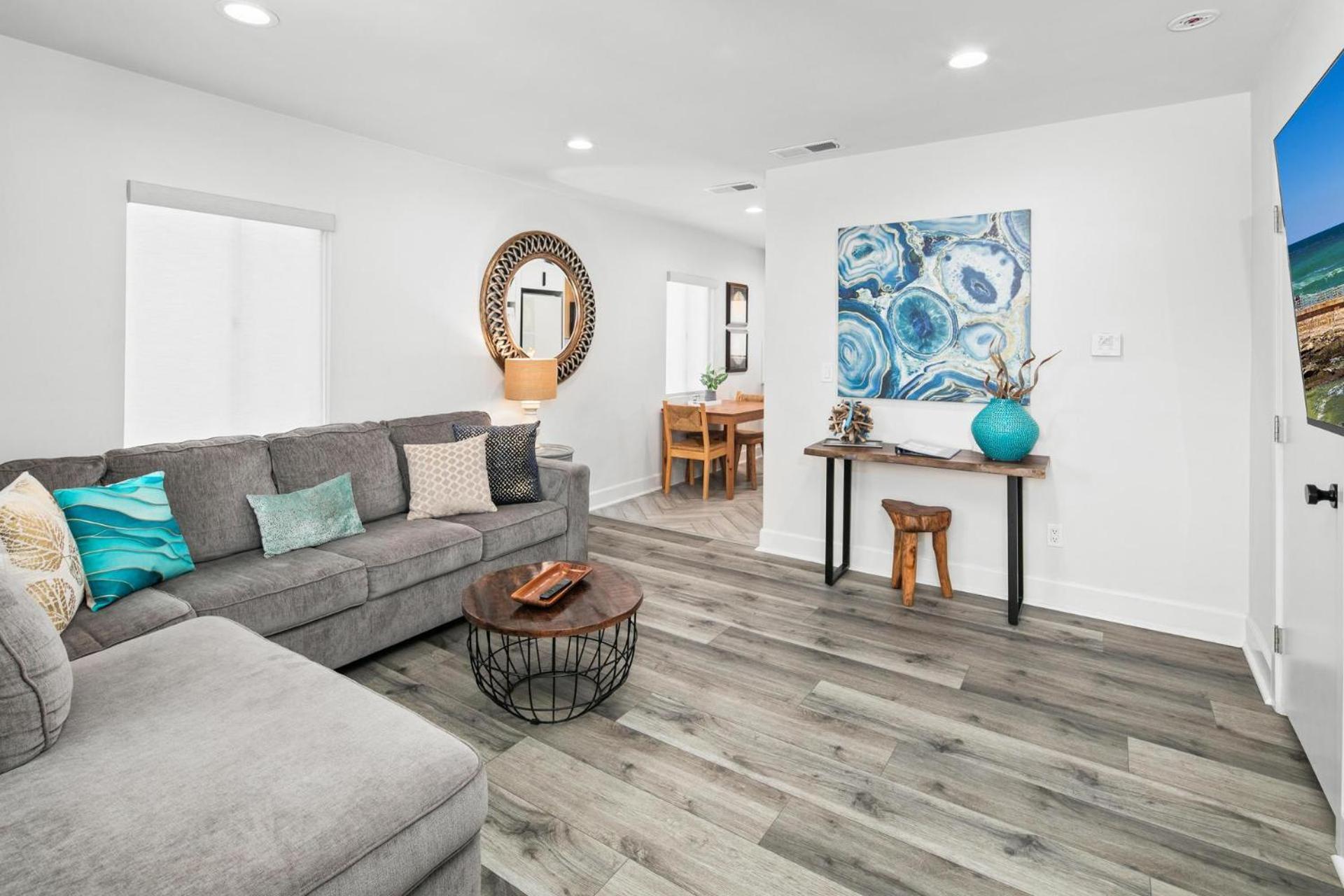 Modern 1 Bedroom 2 Blocks 2